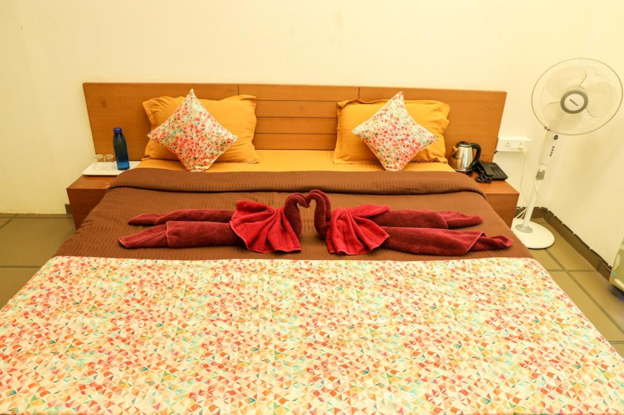 Surya Kiran Miramar Bed & Breakfast ปณชี ภายนอก รูปภาพ