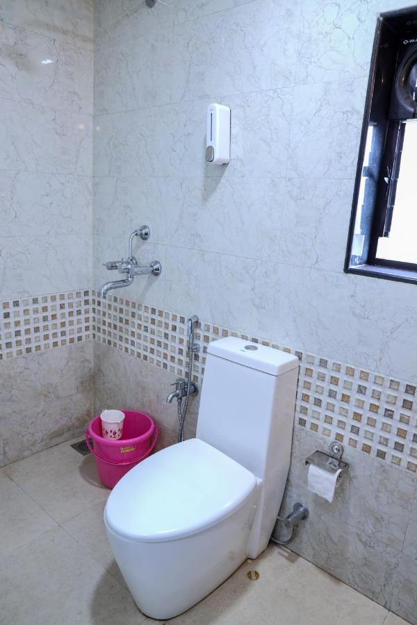 Surya Kiran Miramar Bed & Breakfast ปณชี ภายนอก รูปภาพ