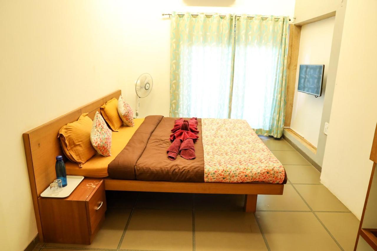 Surya Kiran Miramar Bed & Breakfast ปณชี ภายนอก รูปภาพ