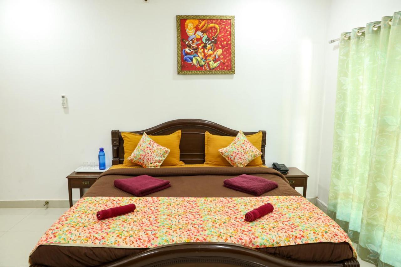 Surya Kiran Miramar Bed & Breakfast ปณชี ภายนอก รูปภาพ