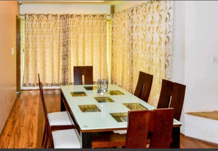 Surya Kiran Miramar Bed & Breakfast ปณชี ภายนอก รูปภาพ
