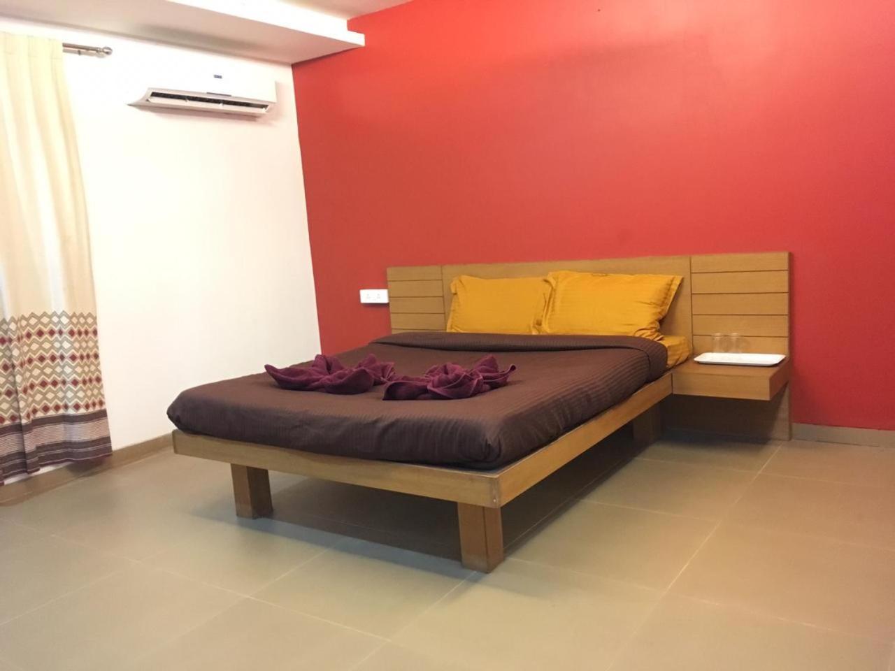 Surya Kiran Miramar Bed & Breakfast ปณชี ภายนอก รูปภาพ