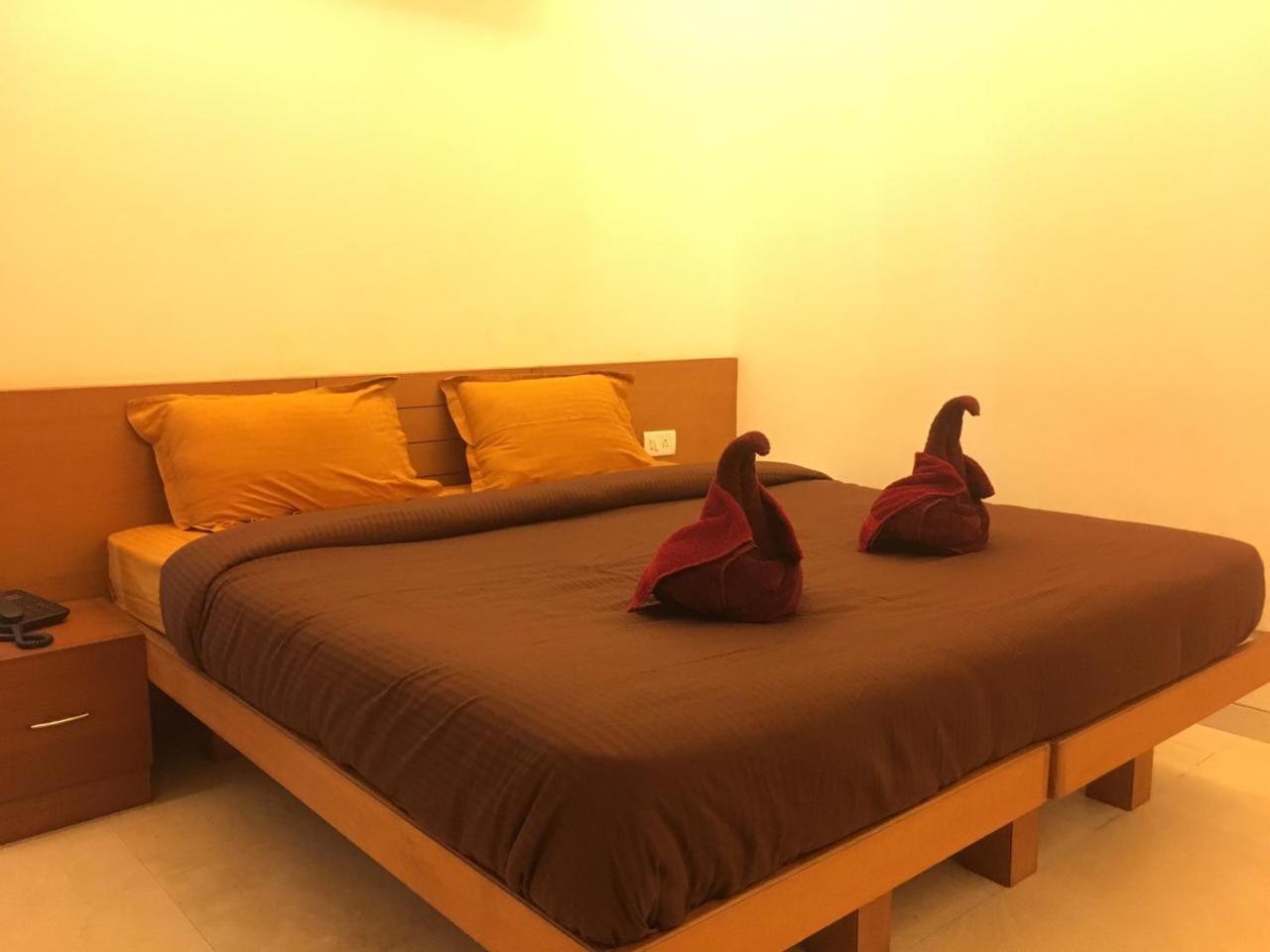 Surya Kiran Miramar Bed & Breakfast ปณชี ภายนอก รูปภาพ