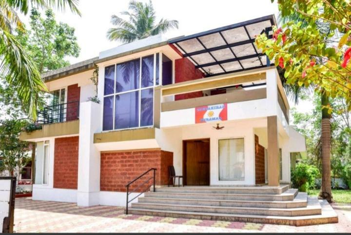Surya Kiran Miramar Bed & Breakfast ปณชี ภายนอก รูปภาพ