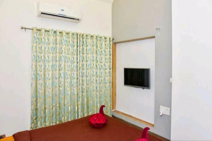 Surya Kiran Miramar Bed & Breakfast ปณชี ภายนอก รูปภาพ