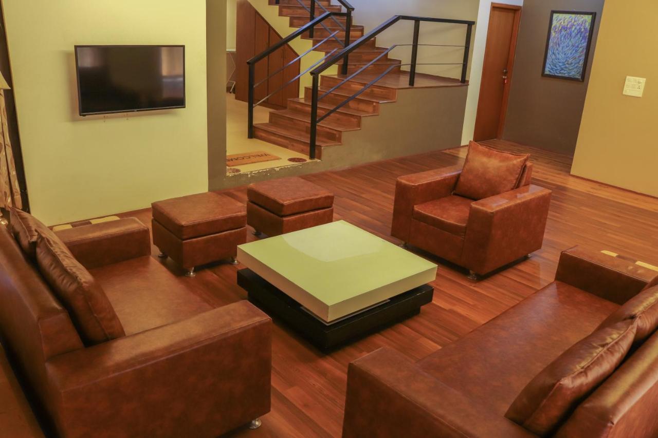 Surya Kiran Miramar Bed & Breakfast ปณชี ภายนอก รูปภาพ