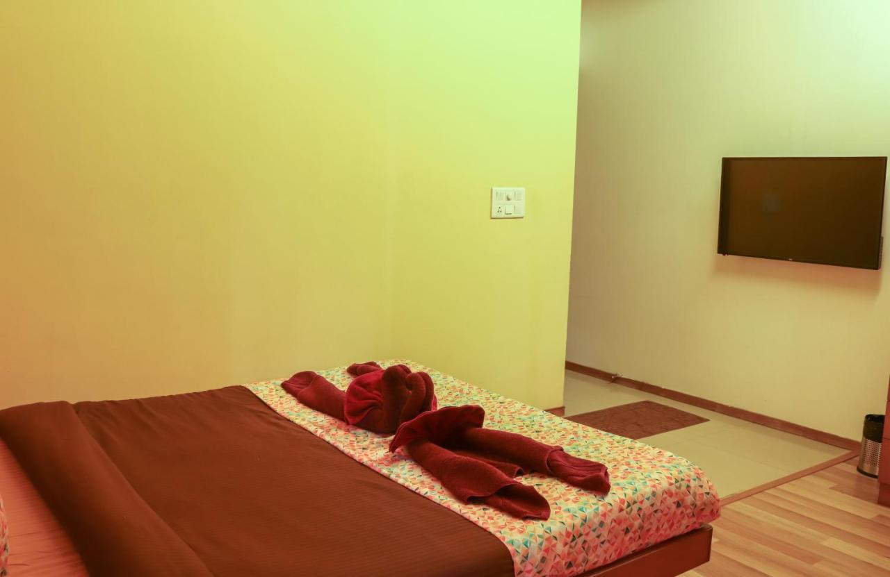 Surya Kiran Miramar Bed & Breakfast ปณชี ภายนอก รูปภาพ