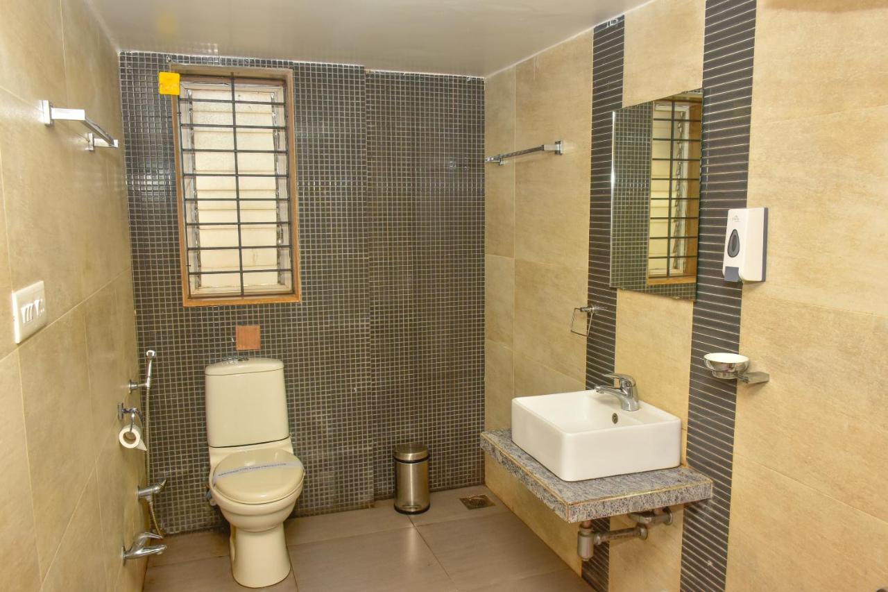 Surya Kiran Miramar Bed & Breakfast ปณชี ภายนอก รูปภาพ
