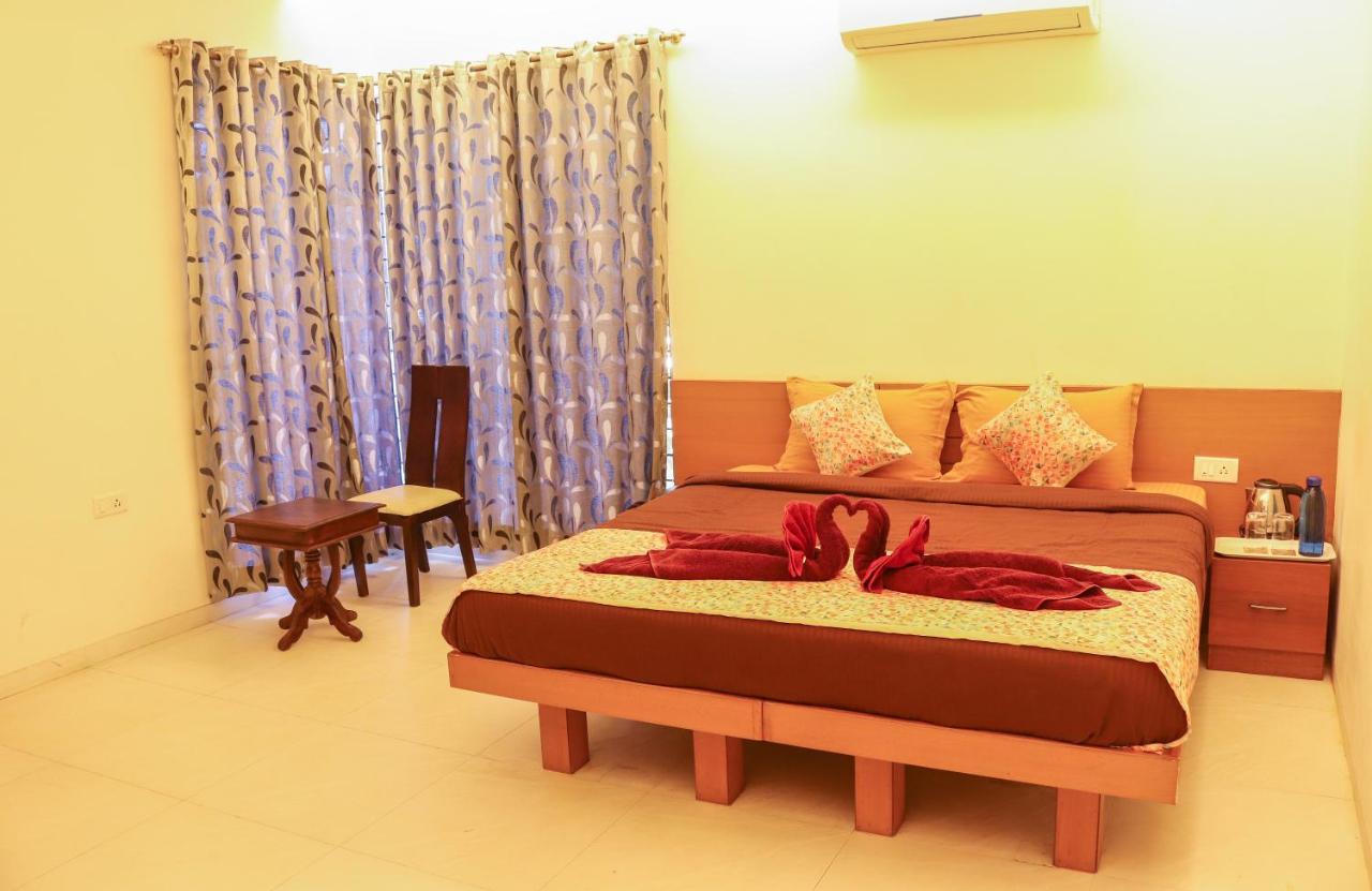 Surya Kiran Miramar Bed & Breakfast ปณชี ภายนอก รูปภาพ