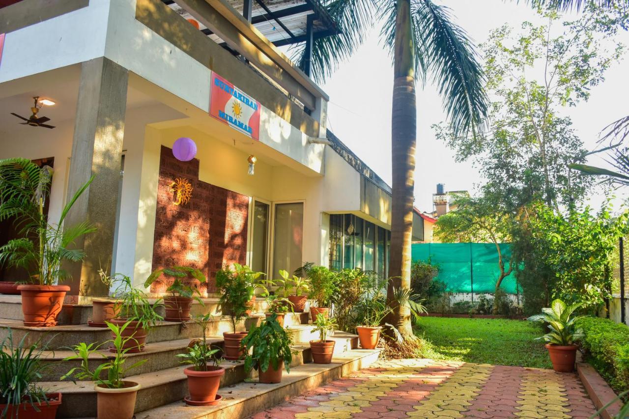 Surya Kiran Miramar Bed & Breakfast ปณชี ภายนอก รูปภาพ