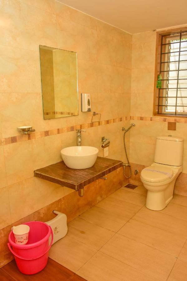 Surya Kiran Miramar Bed & Breakfast ปณชี ภายนอก รูปภาพ
