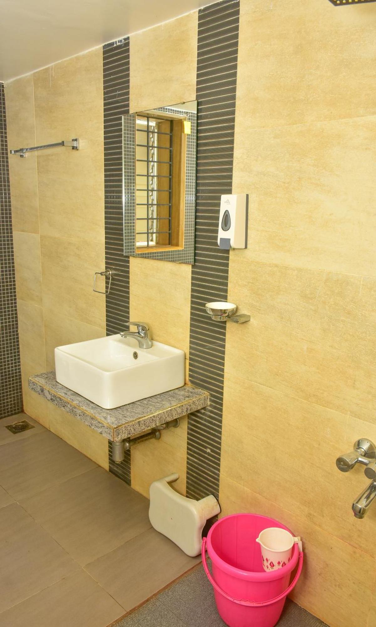 Surya Kiran Miramar Bed & Breakfast ปณชี ภายนอก รูปภาพ