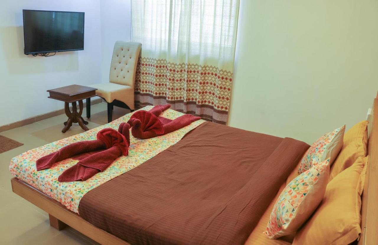 Surya Kiran Miramar Bed & Breakfast ปณชี ภายนอก รูปภาพ