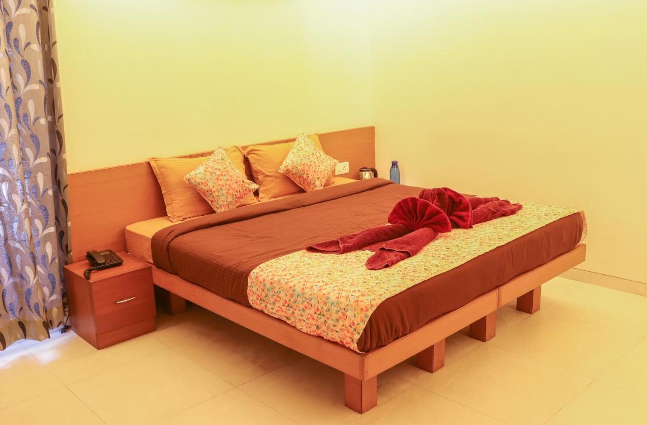 Surya Kiran Miramar Bed & Breakfast ปณชี ภายนอก รูปภาพ