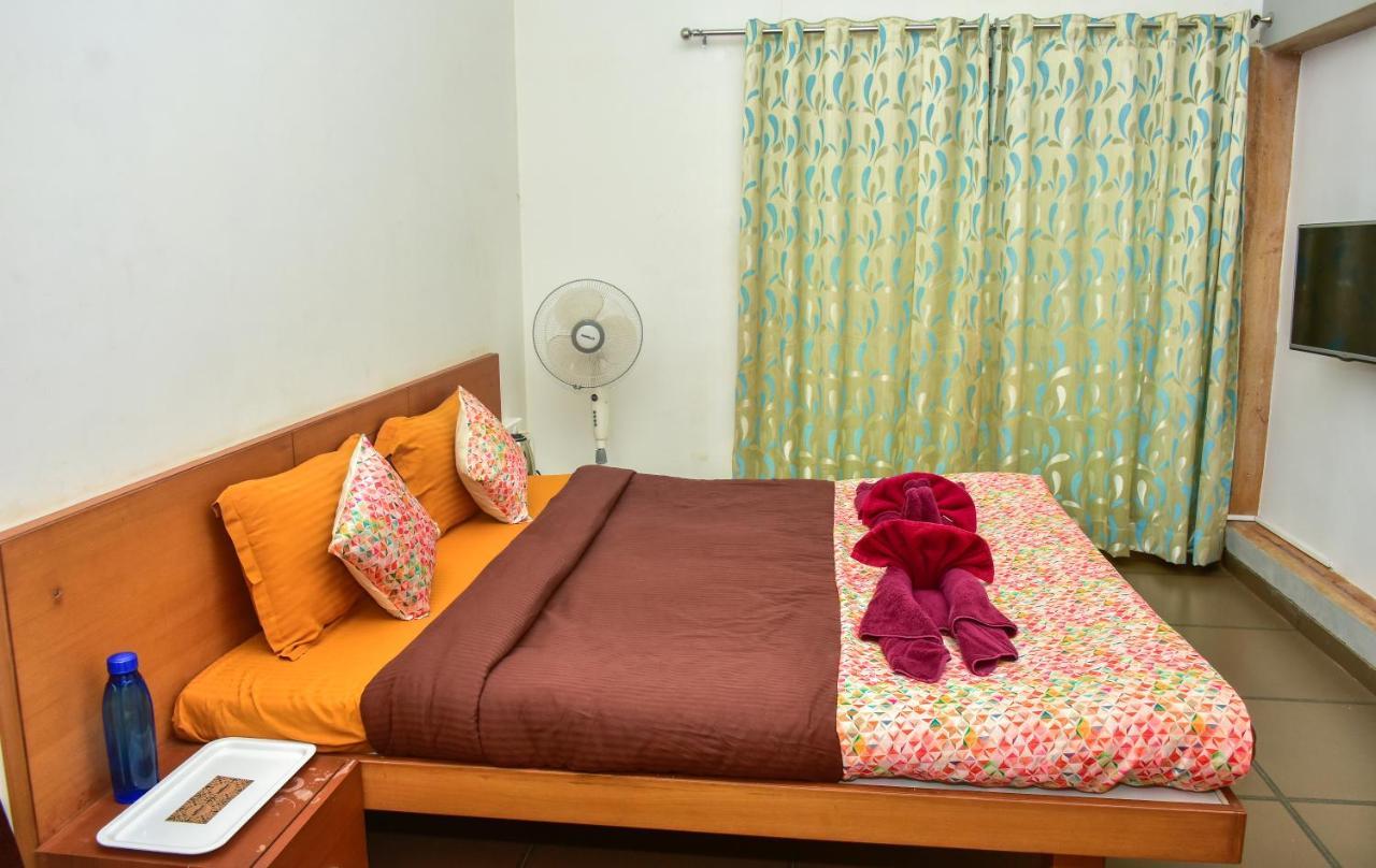 Surya Kiran Miramar Bed & Breakfast ปณชี ภายนอก รูปภาพ